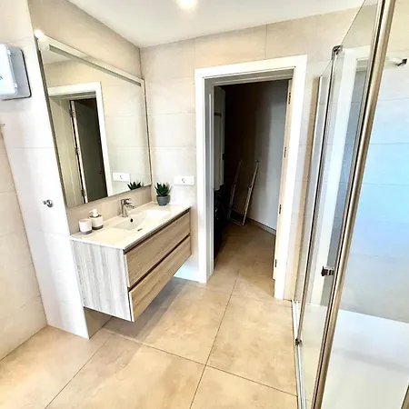 Sakura Luxury Poniente アパート