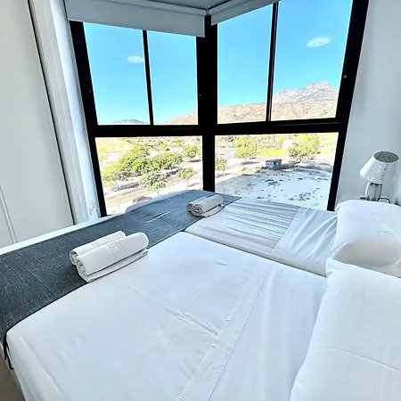 Sakura Luxury Poniente *