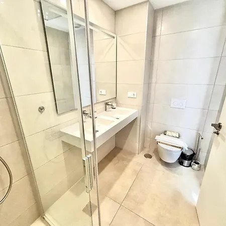 Sakura Luxury Poniente *