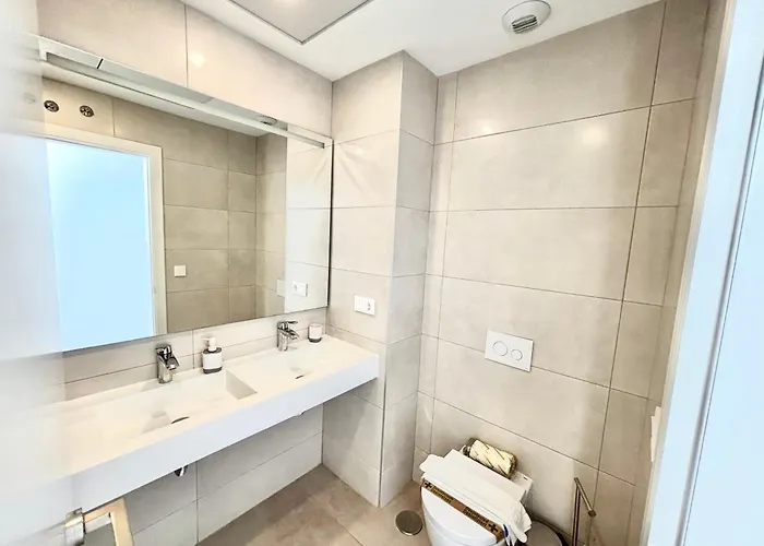 Sakura Luxury Poniente *
