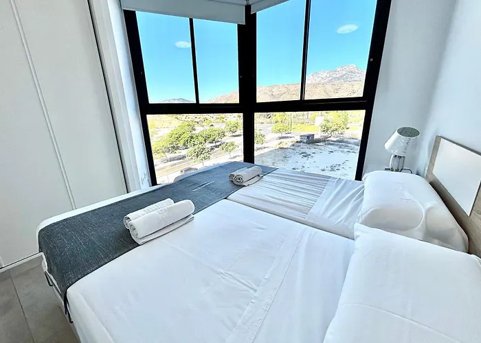 Sakura Luxury Poniente *